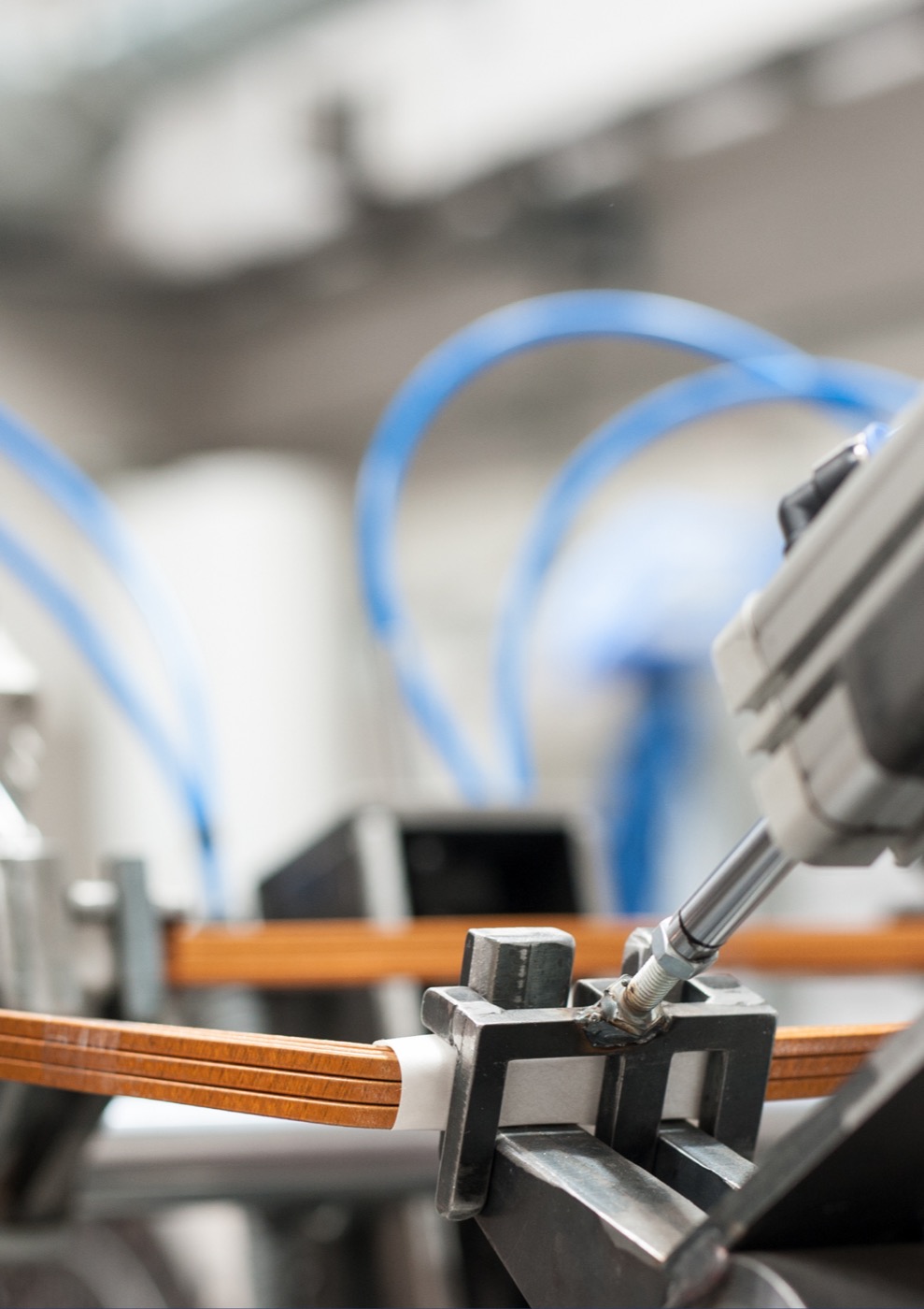 Precyzyjne formowanie cewki uzwojenia silnika asynchronicznego na stanowisku Zakładu Elektromechanicznego ELREM Sp. z o.o.